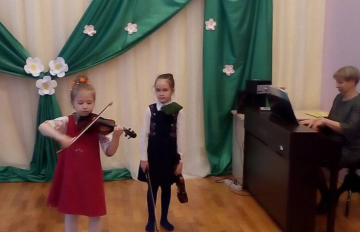 В рамках соцпартнерства  ДШИ «Гармония», прошла музыкальная гостиная для воспитанников МАДОУ.